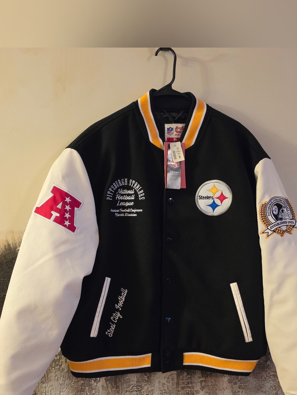 NWT NFL Pittsburgh Steelers Black & White Varsity Jacket Xl